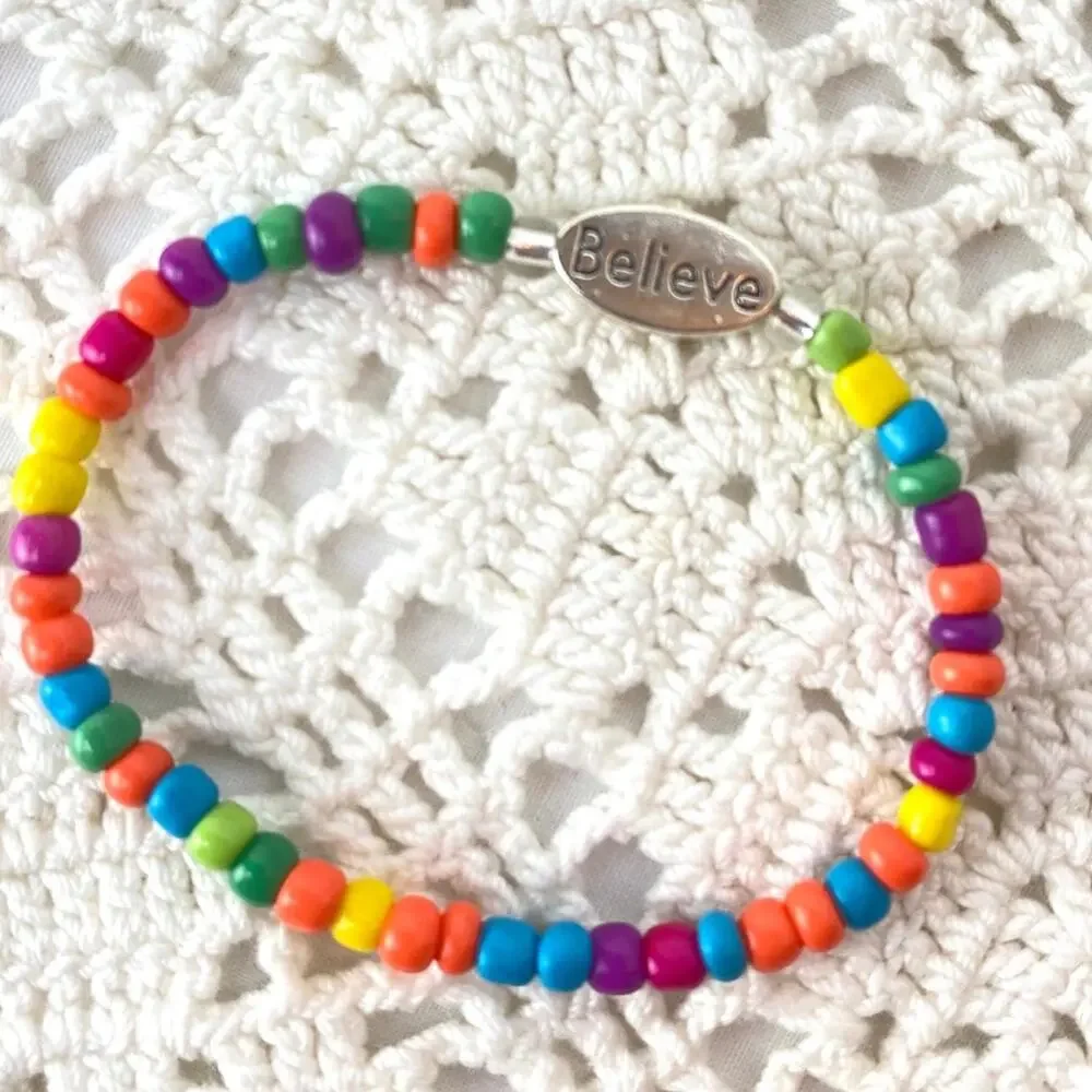 Childs Beaded BELIEVE Stretch Charm Bracelet - Picture 2 of 2